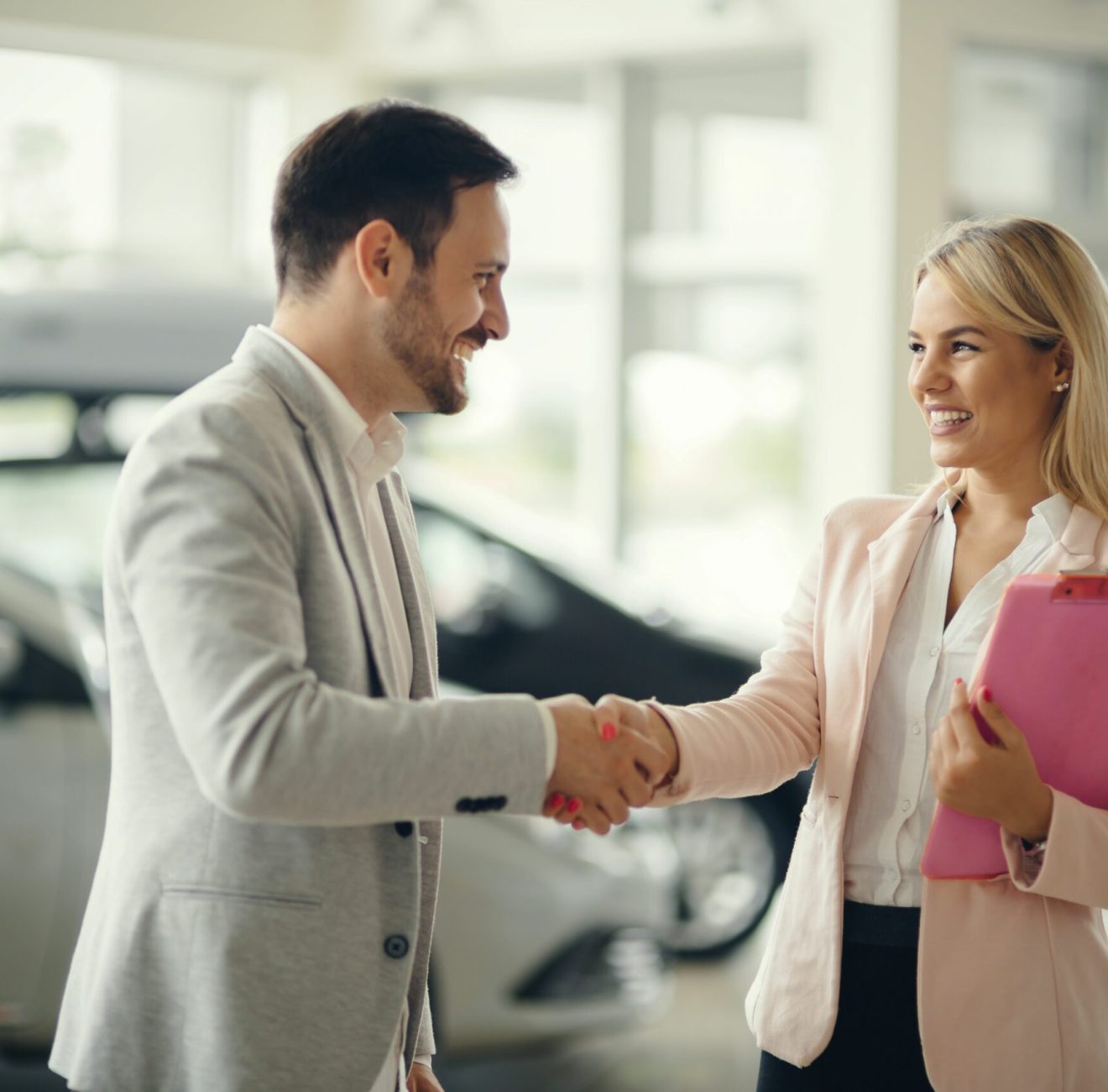 salesperson-workin-at-car-dealership-2021-08-26-17-31-11-utc